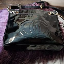 Cushioned shoulder bag