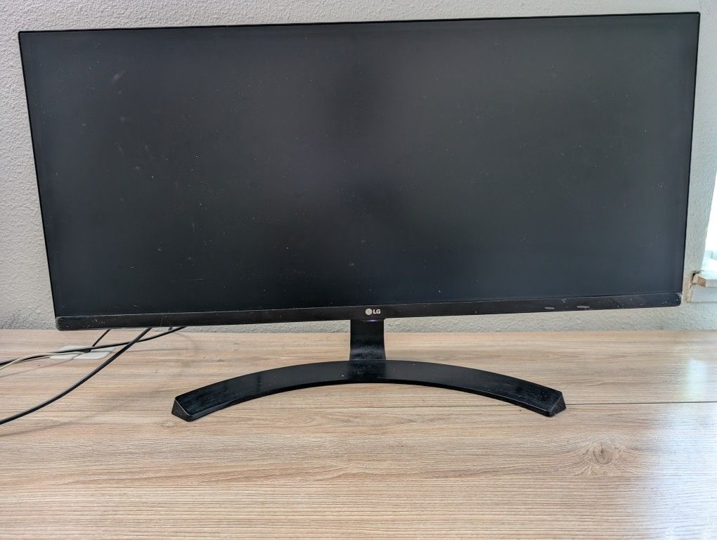 LG 34UM68-P UltraWide Monitor 34”