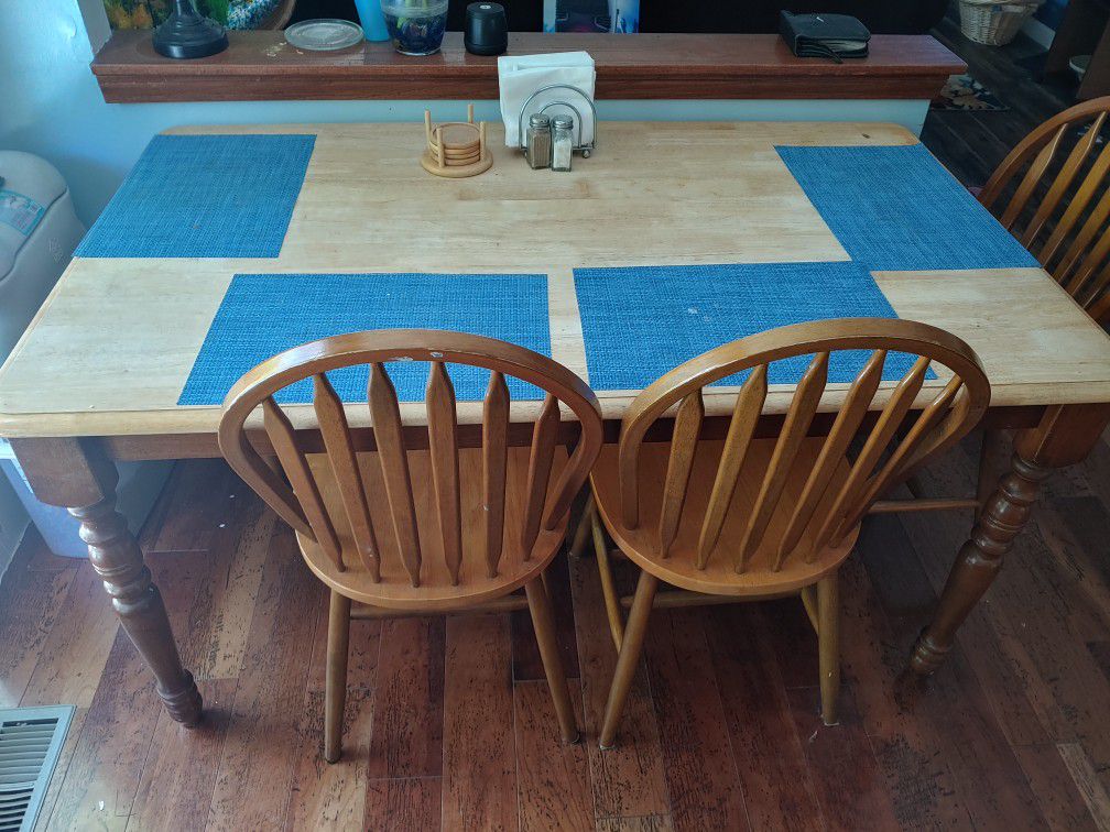 Kitchen table with 4 Chairs & Bench
