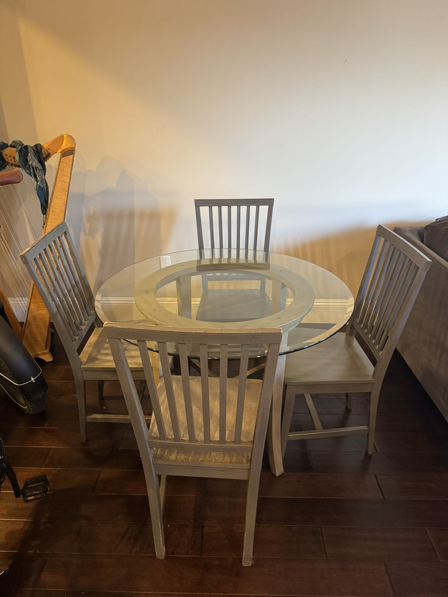 Glass Round Table 