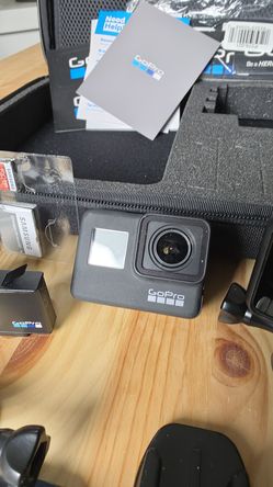GoPro HERO7 Black 4K Action Camera – 2 Batteries + Accessories + Case