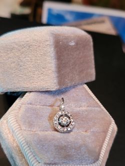 Diamond pendant 14k