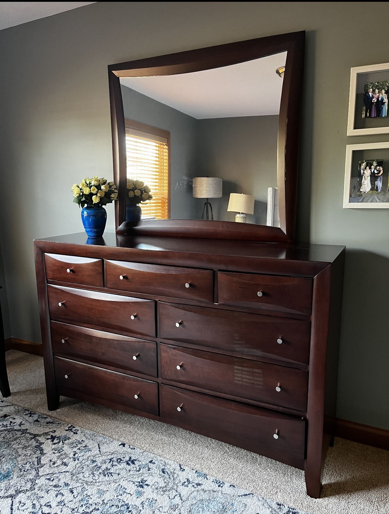 Dresser With Mirror 