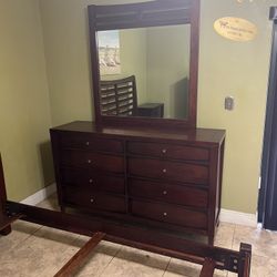 Dresser With Mirror 