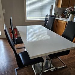 Dinning Table And Chairs 