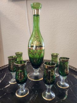 Lovely glass set made by Rossini Empoly in Italy. Mid 20 century.