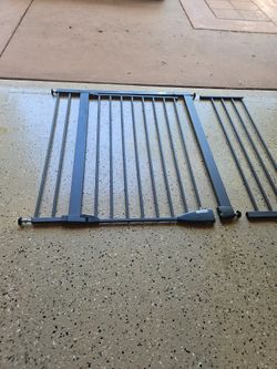 Munchkin Expandable Safety Gate. Slate Grey.