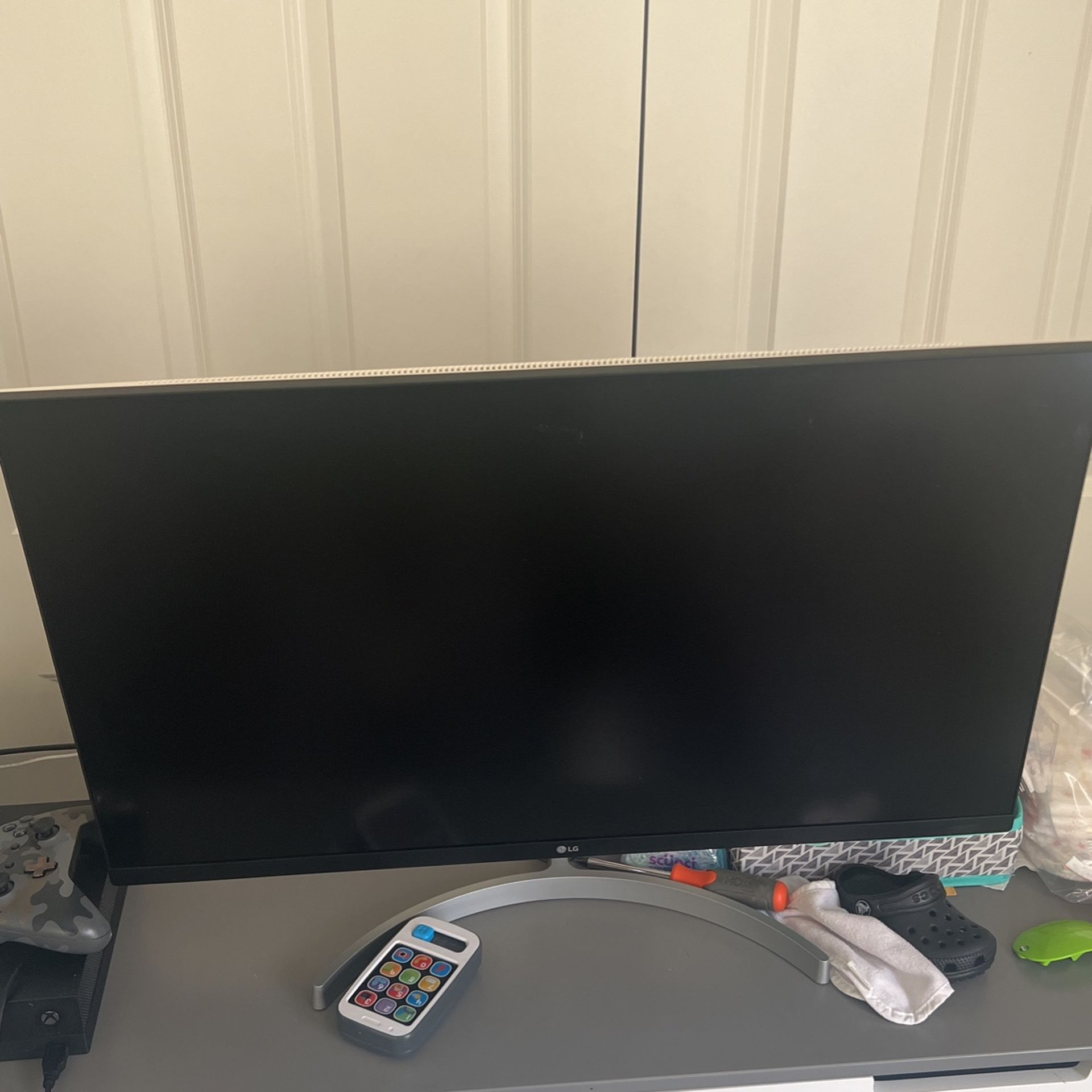 LG Ultra UHD Monitor Tilt