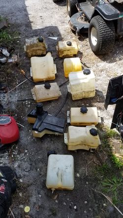 ((Gas tank))riding lawn mower