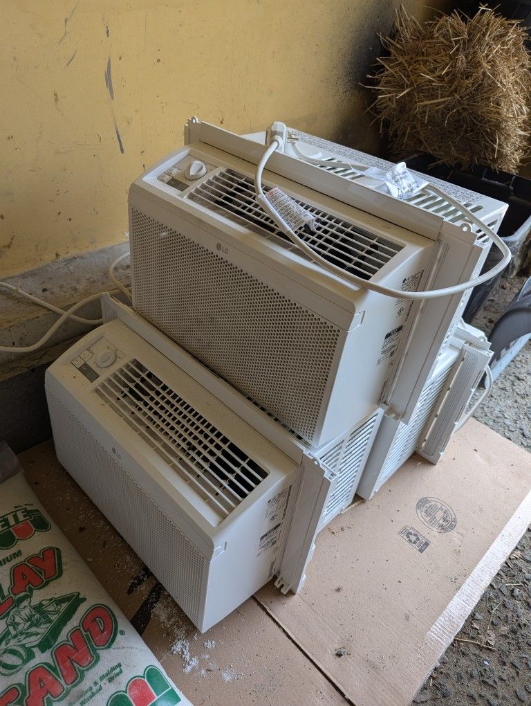 Window Unit Air Conditioner