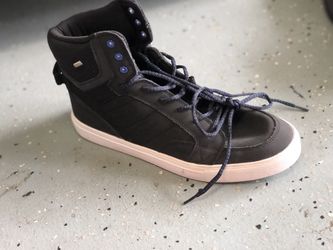 New 11.5 Fila Mans Shoes