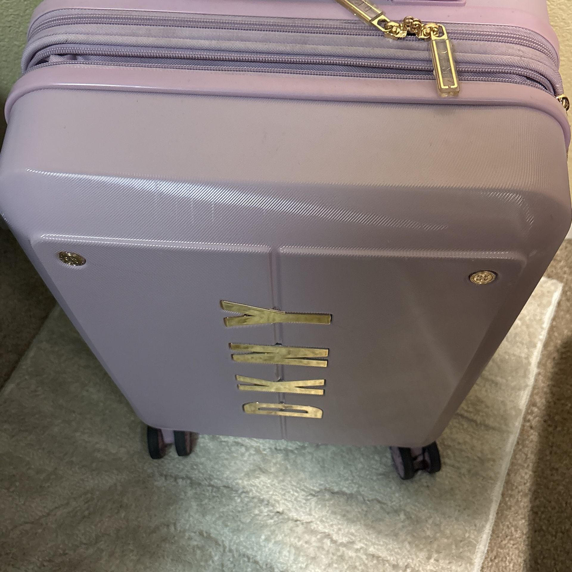 DKNY LUGGAGE Carry On