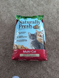 Naturally Fresh Multi-Cat Litter (26 lbs) - Brand New / Nueva