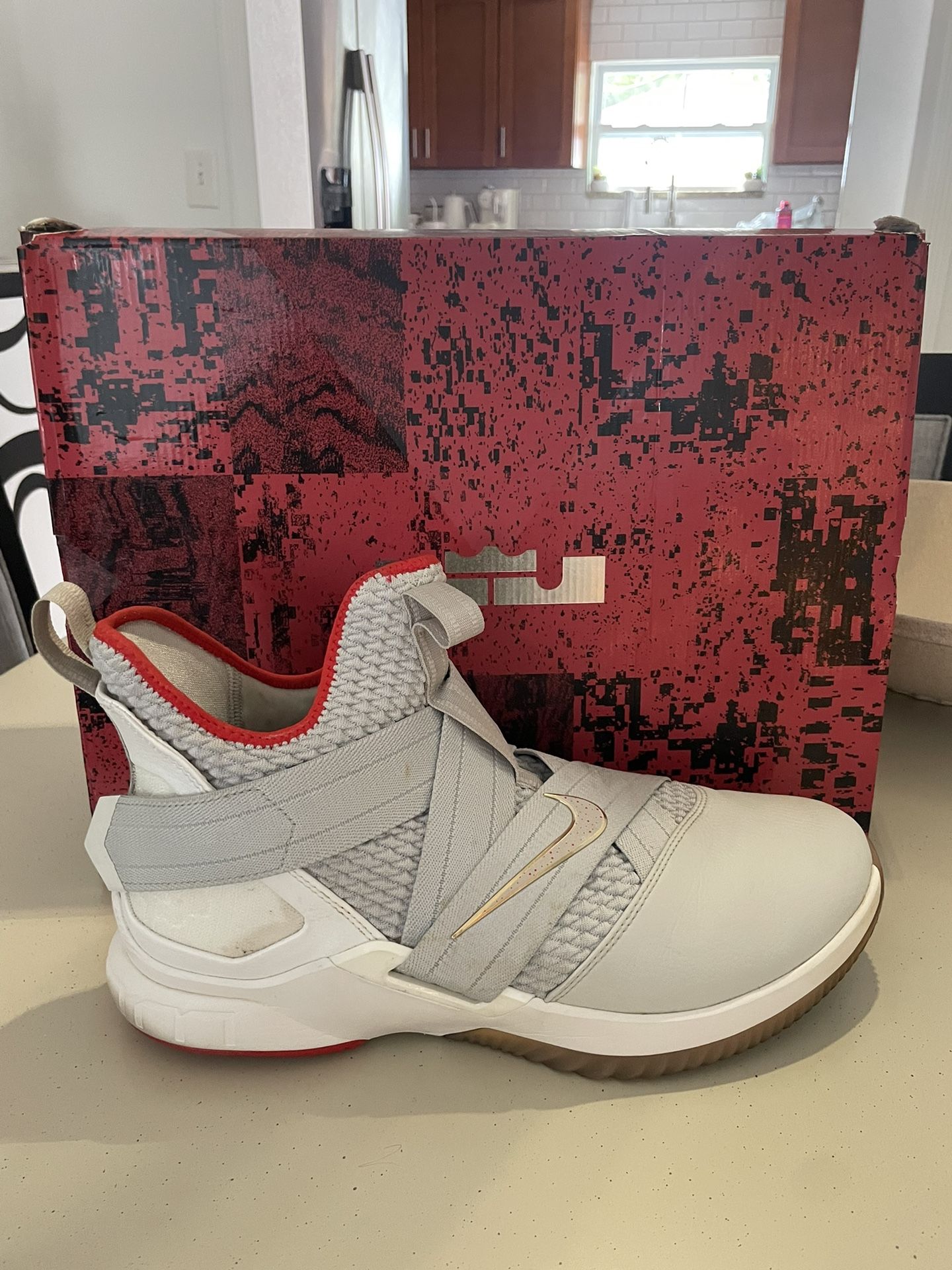 Lebron James soldier xl