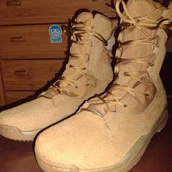 NIKE Boots, Mens size11