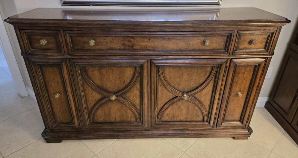 Heirloom Cherry Grand Rue Buffet