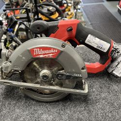 Milwaukee Circular Saw (844060-5)