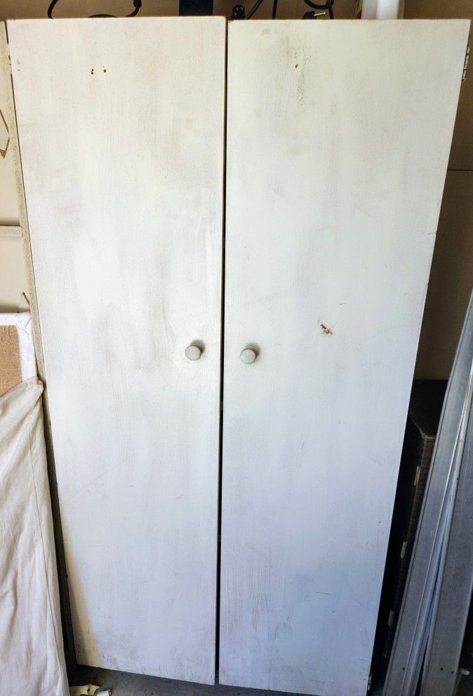 Free Cupboard With 4 Shelves, In Good Condition