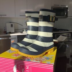Women’s Stripped Rain Boots Size 6