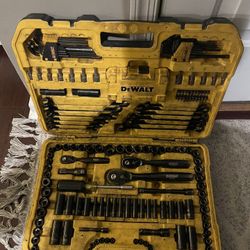 DEWALT DWMT 45184 Black Chrome Mechanics Tool Set 184 Pieces with Hard 
