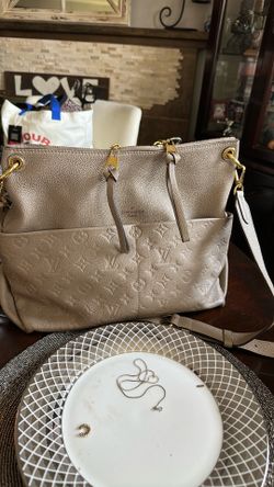 LV. Very good person very good condition authentic