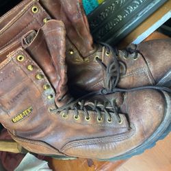 Men  Halls Boots Size 9 H Ee100 Clarks Size 8 25 Dollars Yellow Box Size 8 25 Dollars 