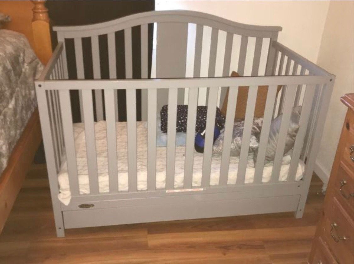 Grayco 4 in 1 Baby crib