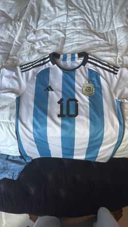 Messi Jersey LARGE Half Off