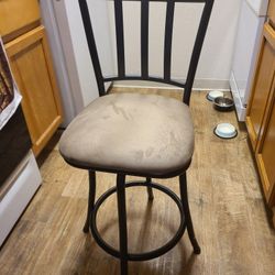 1 Bar Stool