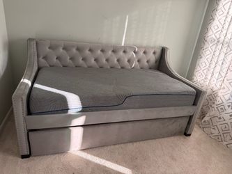 Gray Velvet Tufted Daybed with Trundle