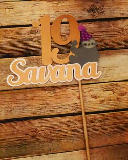 Sloth cake topper