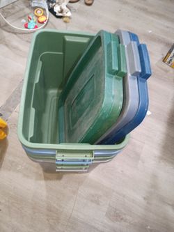 Pending pickup.  Rubbermaid roughneck 4 tubs$5 each