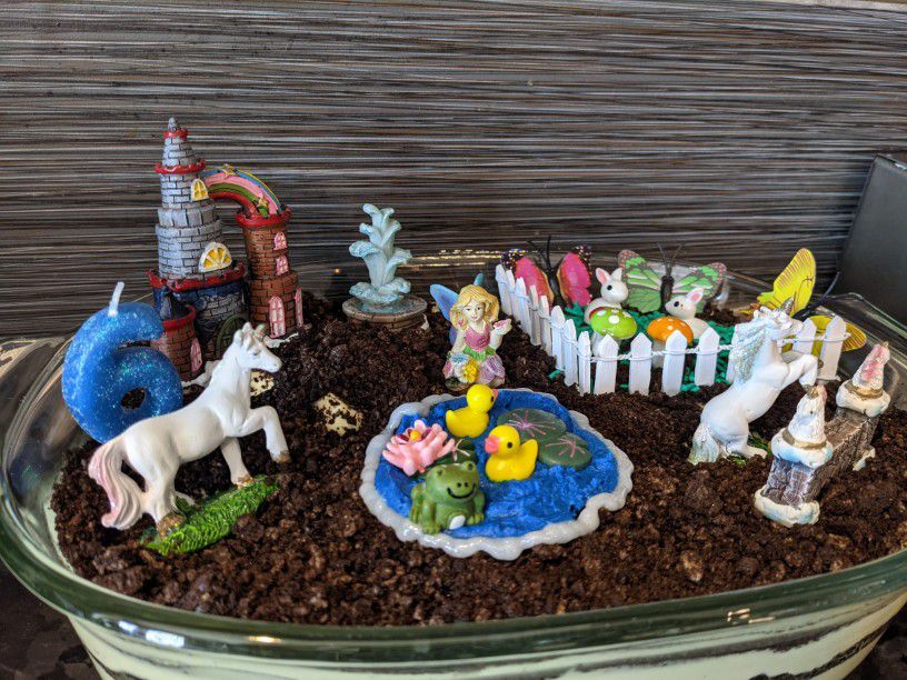 23 PCS Set Unicorn Fairy Figurines Castle Fountain Miniature Set Decor