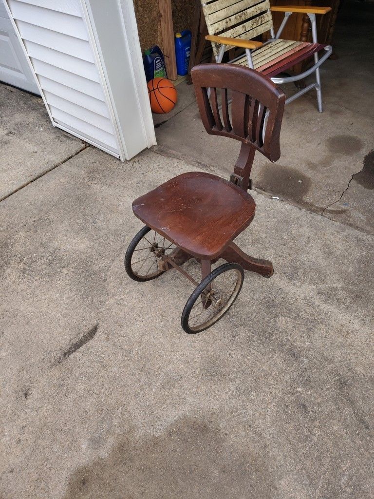 Antique Roll Chair