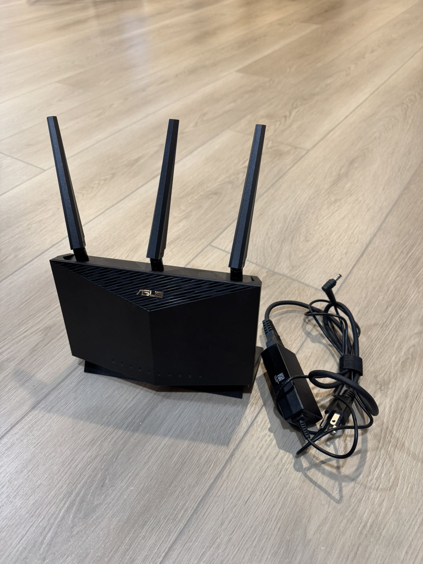 Asus AX5700 (RTAX86U) Dual Band WiFi 6 Gaming Router, 802.11ax, Mobile Game Mode, Free Internet Security, Mesh WiFi support - Black
