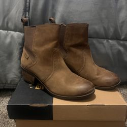 Brown Teva Boots 