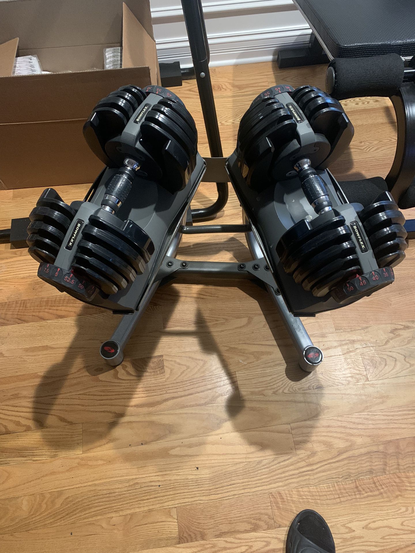 2 Bowflex 552 Adjustable 55lbs Dumbbells And Stand