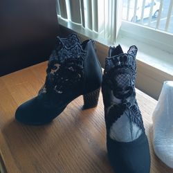 New-Never Worn Size 5½  Women's Shoes.