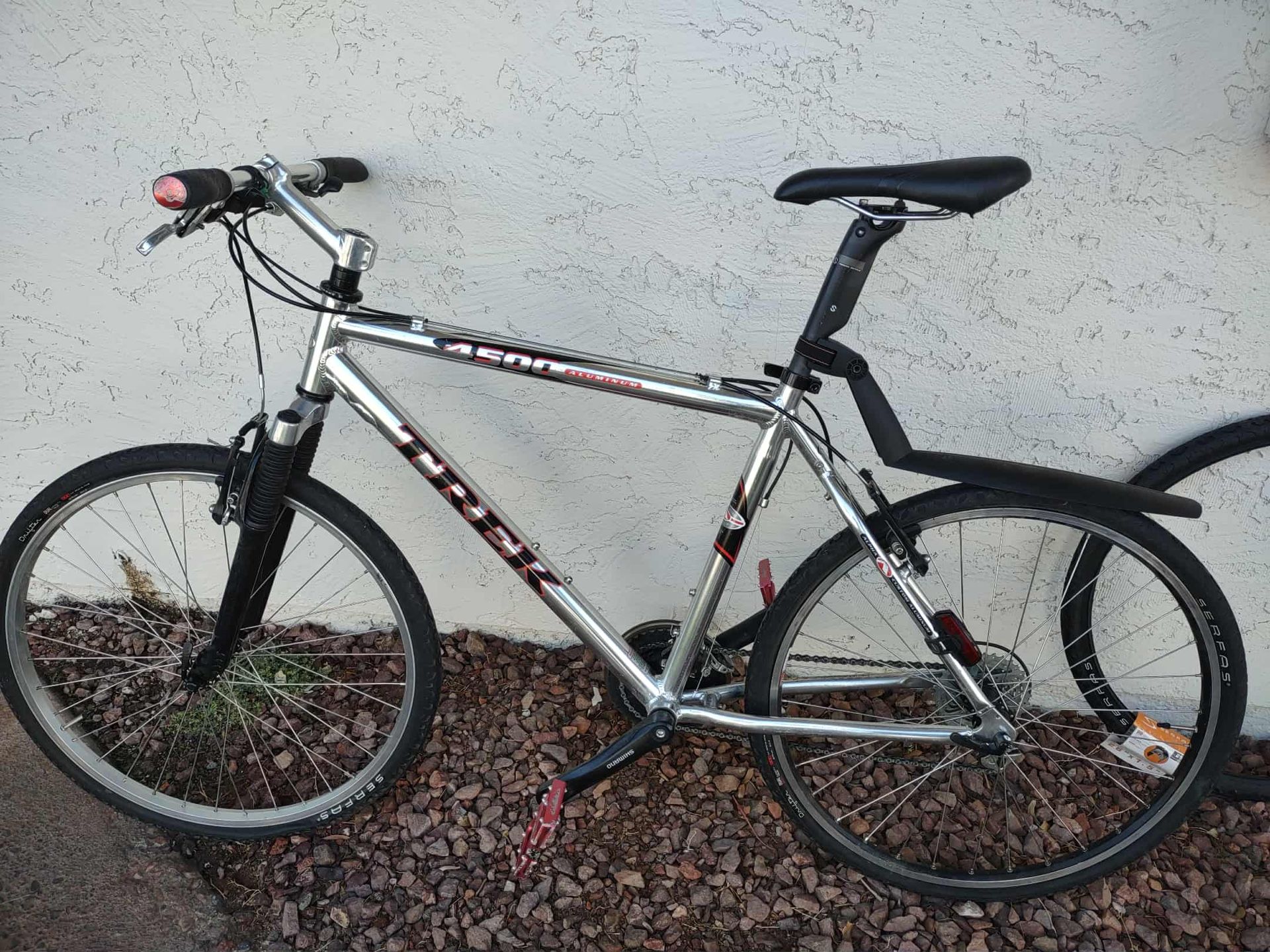 TREK BIKE 4500  + Saris Trunk Bike Mount