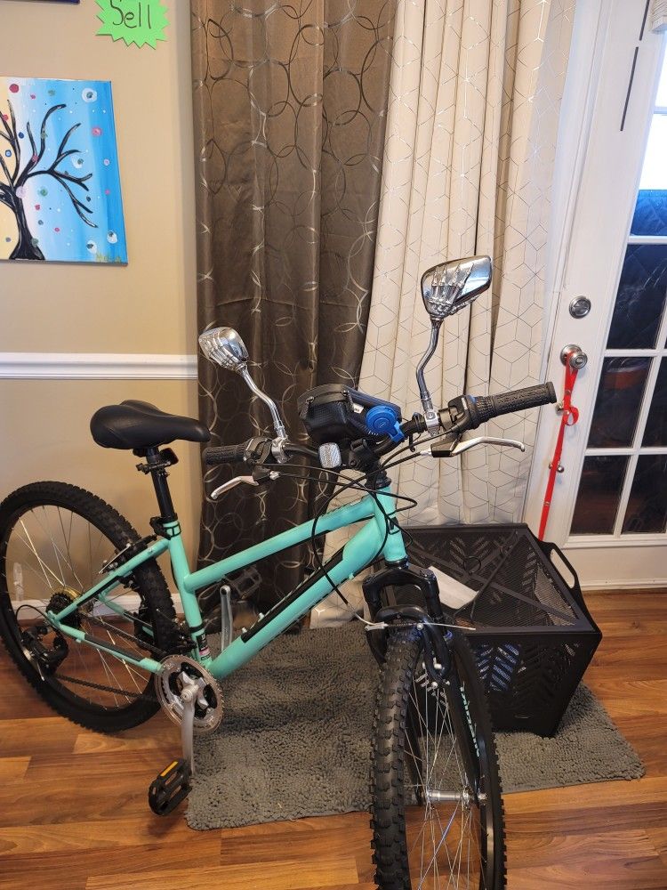 Nishiki Women's Pueblo 1.1 15" Mountain Bike Mint Green