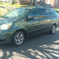 05 Toyota Sienna 