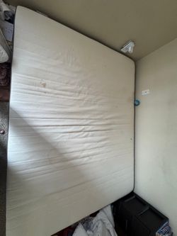 Queen mattress IKEA - free pickup