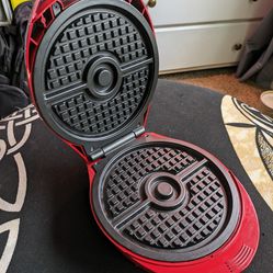 Pokéball Waffle Maker