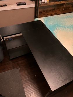 L Shaped Desk ( Like New )