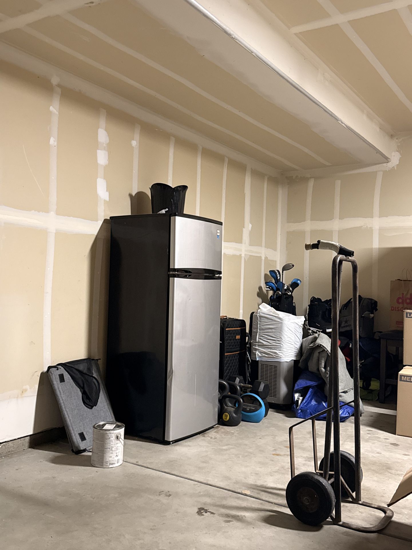 Mini fridge - 60$ pick up (55” tall)