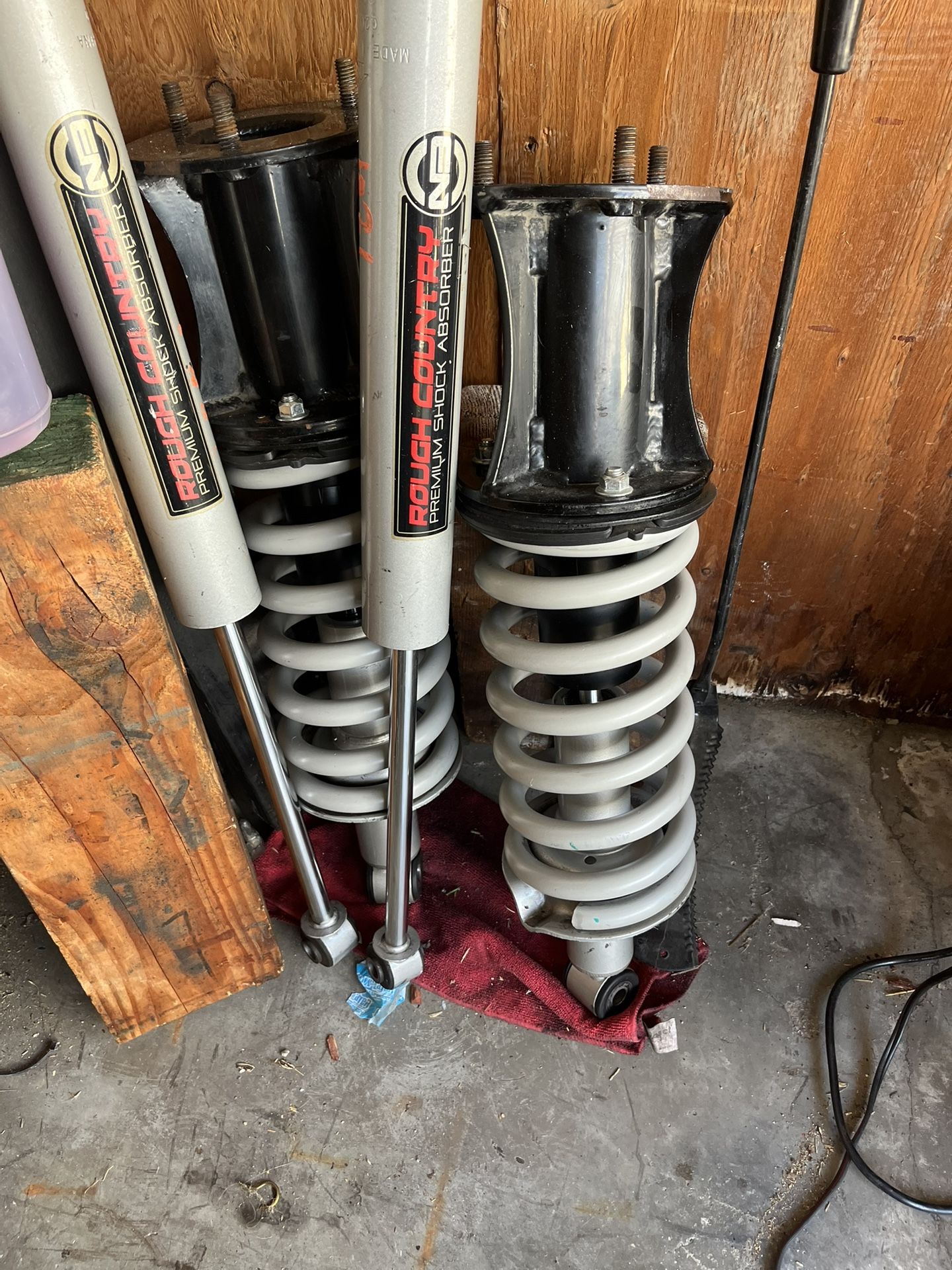 Nissan Titan, Shocks And Struts/rear shocks