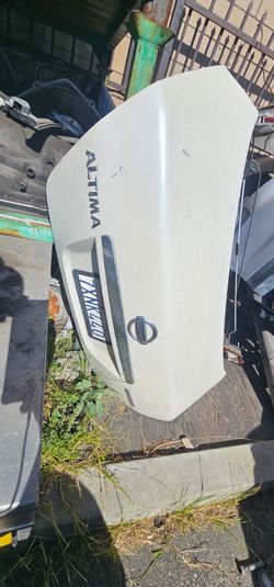 2008 Nissan Altima trunk