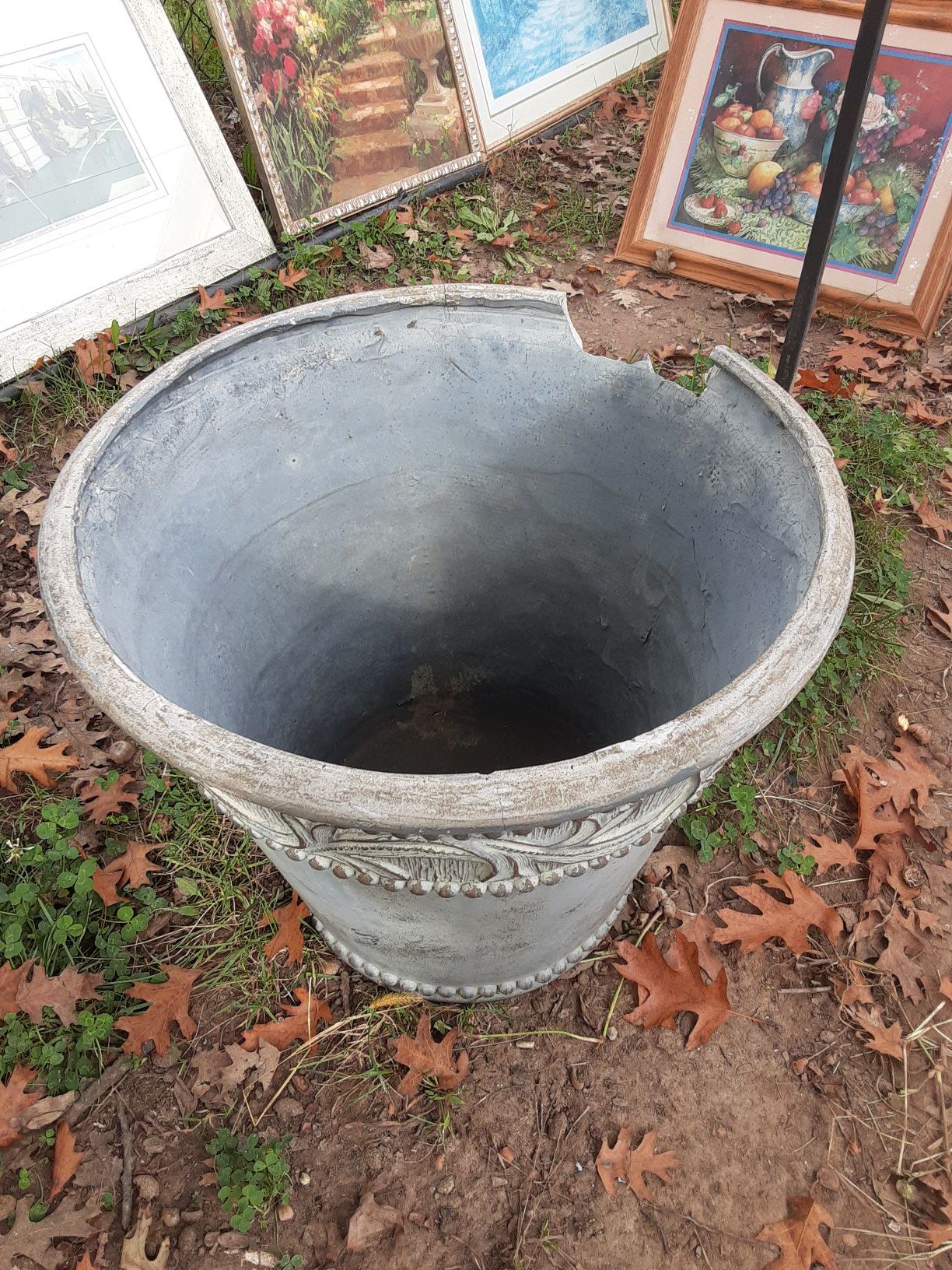 Large decorative planting pot 18inches in diameter and height