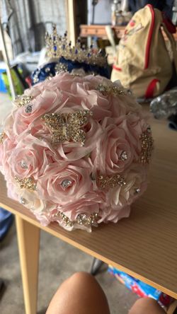 Quinceanera crown and bouquet light pink Quinceanera crown and bouquet light pink