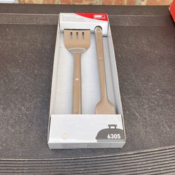 New In Box! Weber 6305 Stainless Steel Tool Set! Spatula And Tongs!